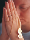 jim-corwin-woman-praying-with-money-rosary
